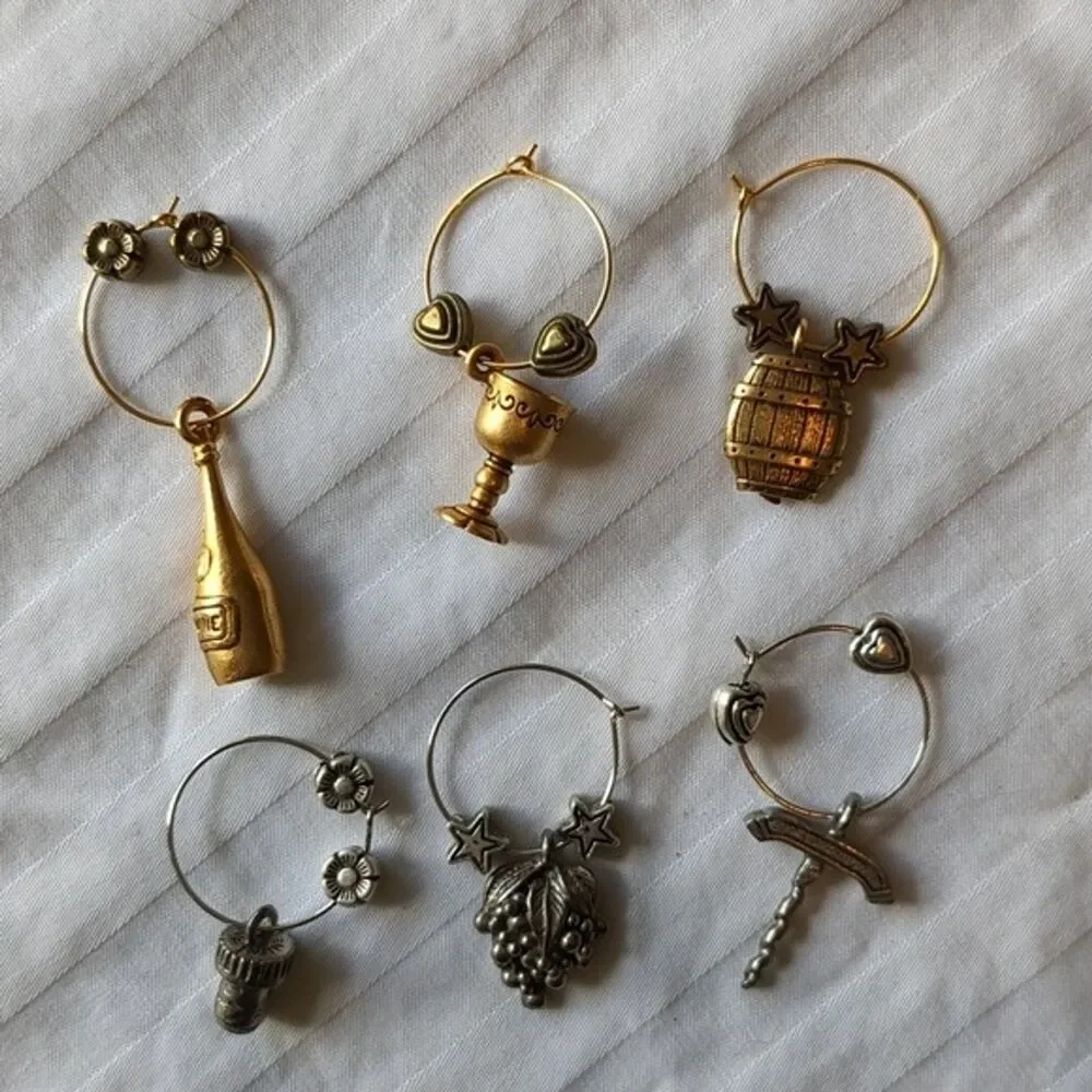 VTG Sur La TableThat Wine is Mine 6 Grapevine Wine Glass Charms NWT